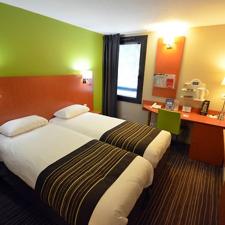 กีริอ๊าด ดีฌง เอสต์ มิรันด์ Hotel ดีจอง ภายนอก รูปภาพ