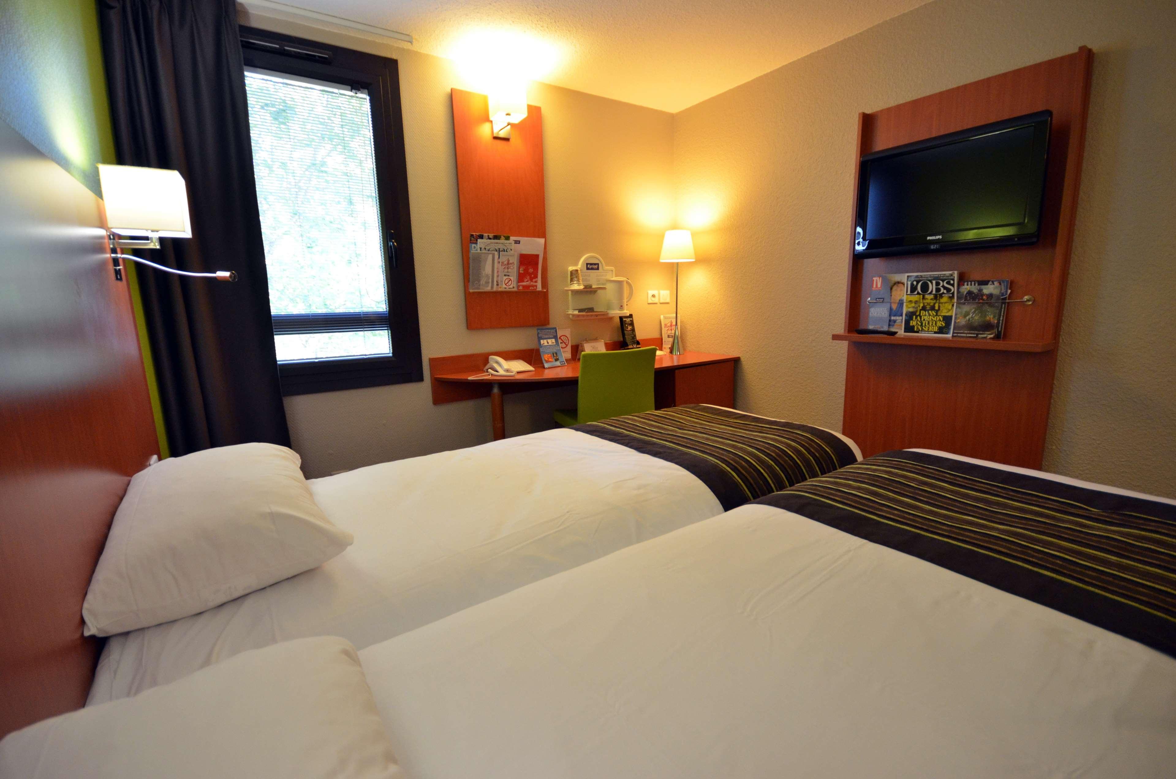 กีริอ๊าด ดีฌง เอสต์ มิรันด์ Hotel ดีจอง ภายนอก รูปภาพ