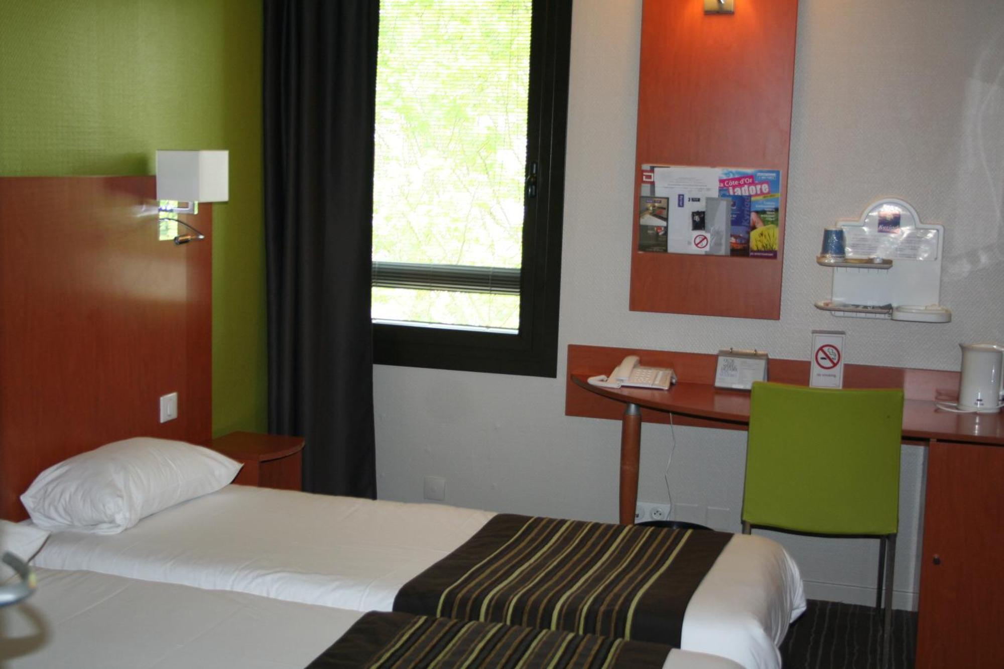 กีริอ๊าด ดีฌง เอสต์ มิรันด์ Hotel ดีจอง ภายนอก รูปภาพ